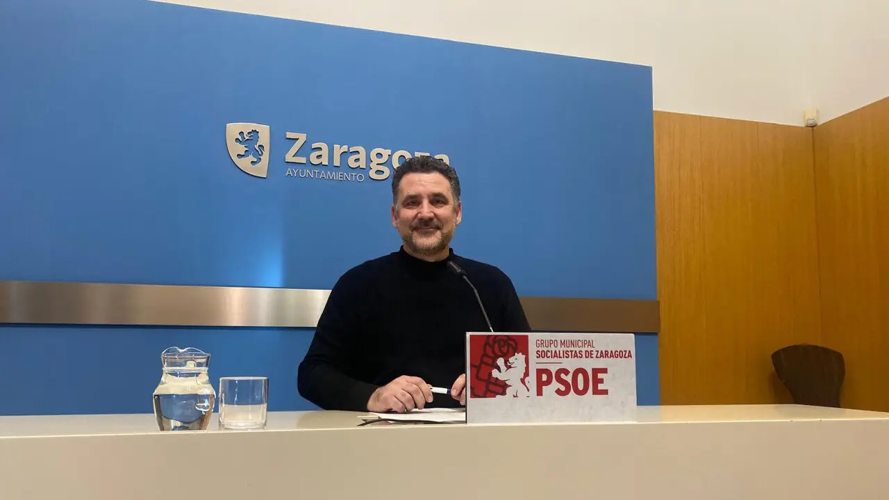 El concejal socialista Francisco Galv&aacute;n este martes en la rueda de prensa.