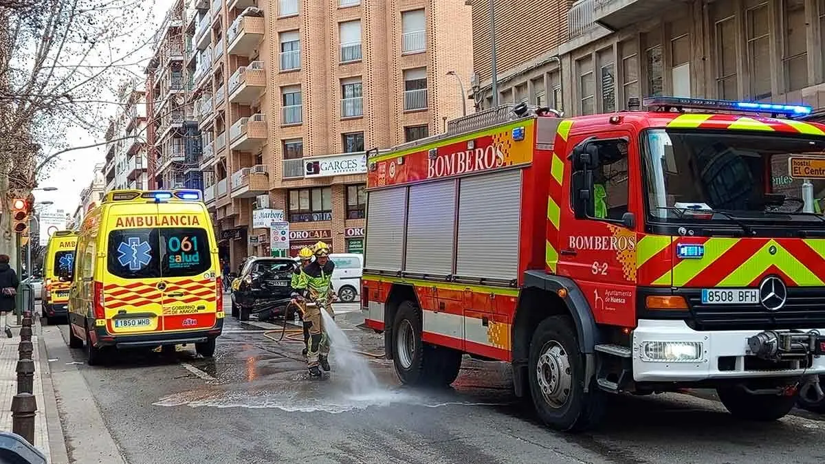 Hasta tres veh&iacute;culos causan un aparatoso accidente con tres heridos en el centro de Huesca. Hasta tres veh&iacute;culos causan un aparatoso accidente con tres heridos en el centro de Huesca. Fuente: Ayuntamiento de Huesca.
