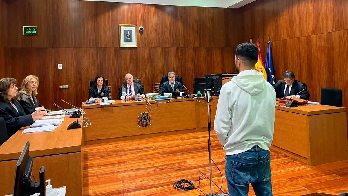 El acusado orin&oacute; desde el tejado de la casa de la v&iacute;ctima en Alpartir, para luego apu&ntilde;alarlo con un cuchillo.