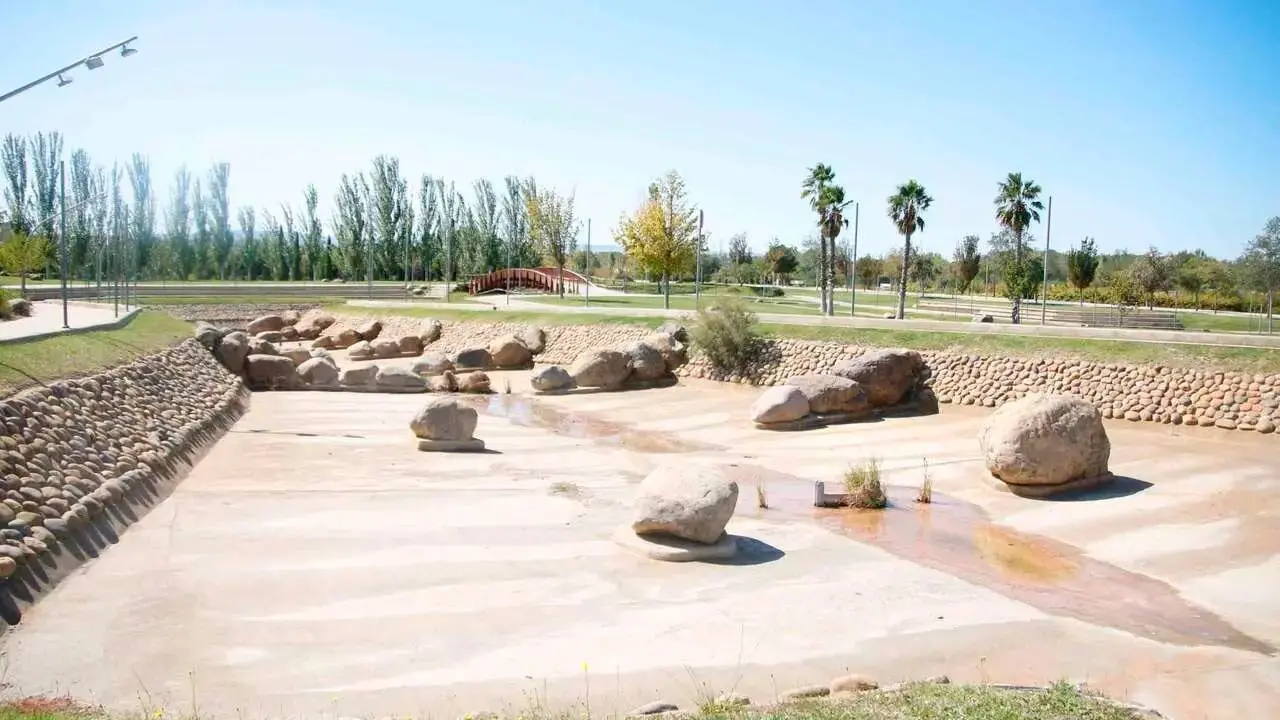 Canal de Aguas Bravas seco