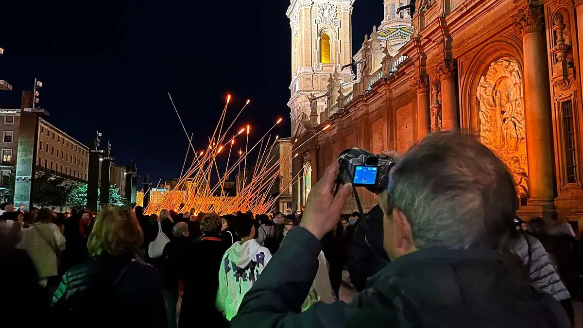 Zaragoza-Luce-hoguera-fuego-plaza-pilar