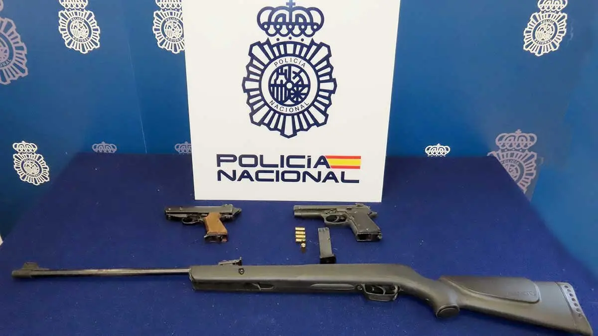 En el domicilio en Teruel del presunto agresor, la Polic&iacute;a encontr&oacute; varias pistolas y una escopeta.