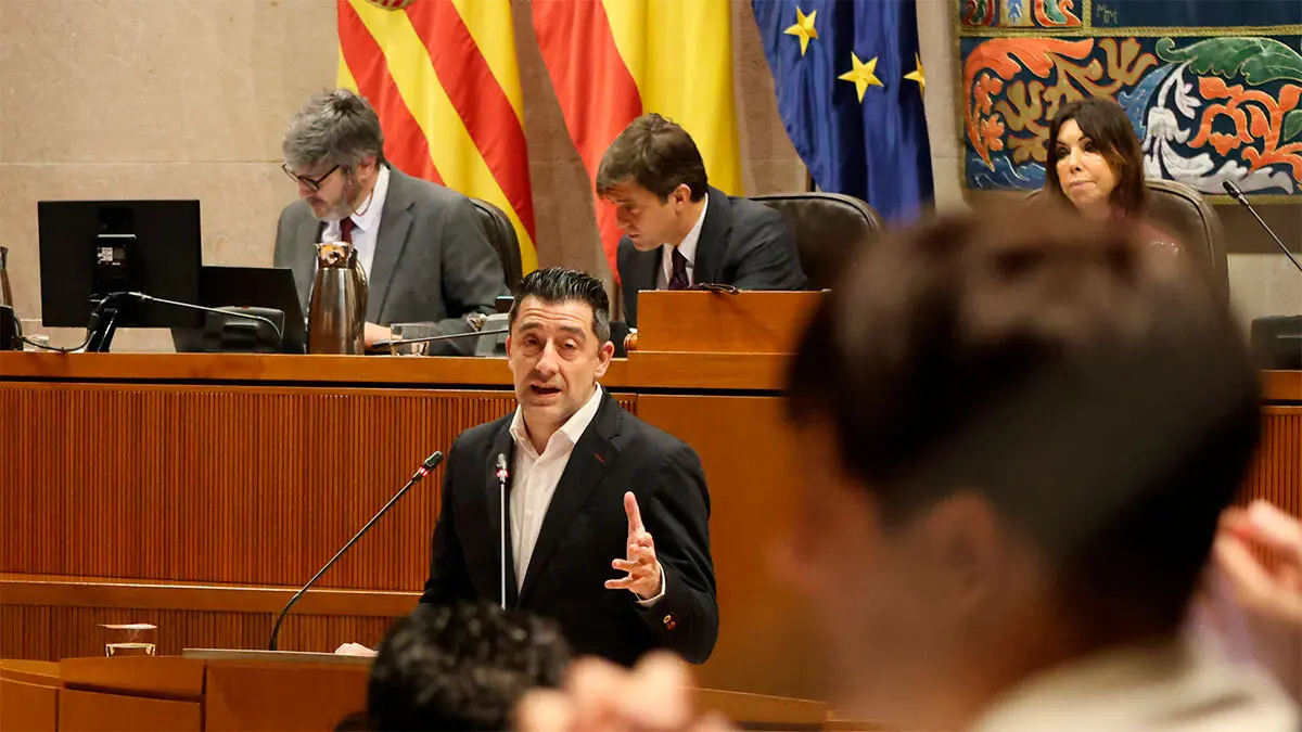Carpi (PSOE) en una respuesta a Bancalero. Foto: Pilar &Aacute;lvarez