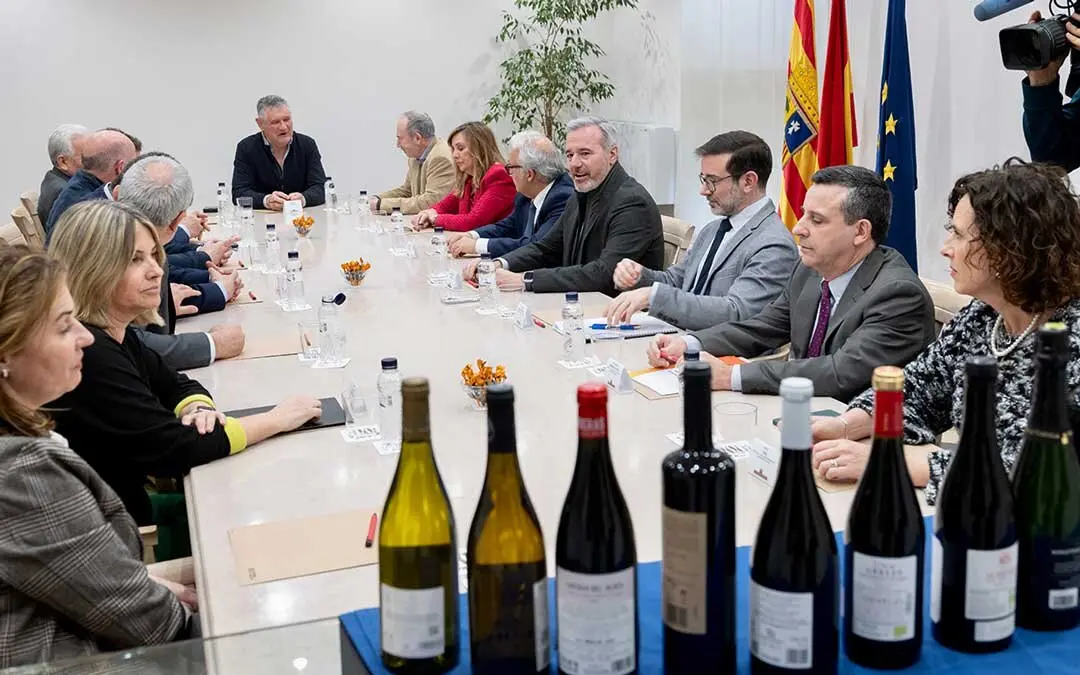 Reuni&oacute;n con representantes de, las IGP y D.O. del vino. Foto: DGA