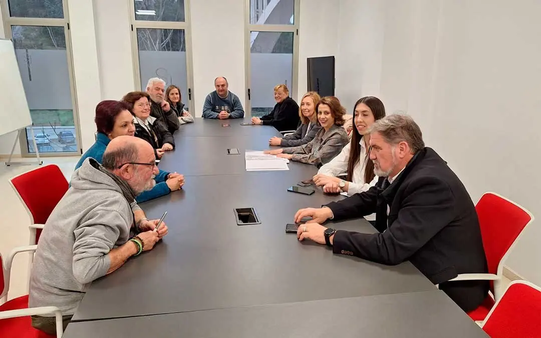 Reuni&oacute;n del equipo de Gobierno con los vecinos de San Juli&aacute;n