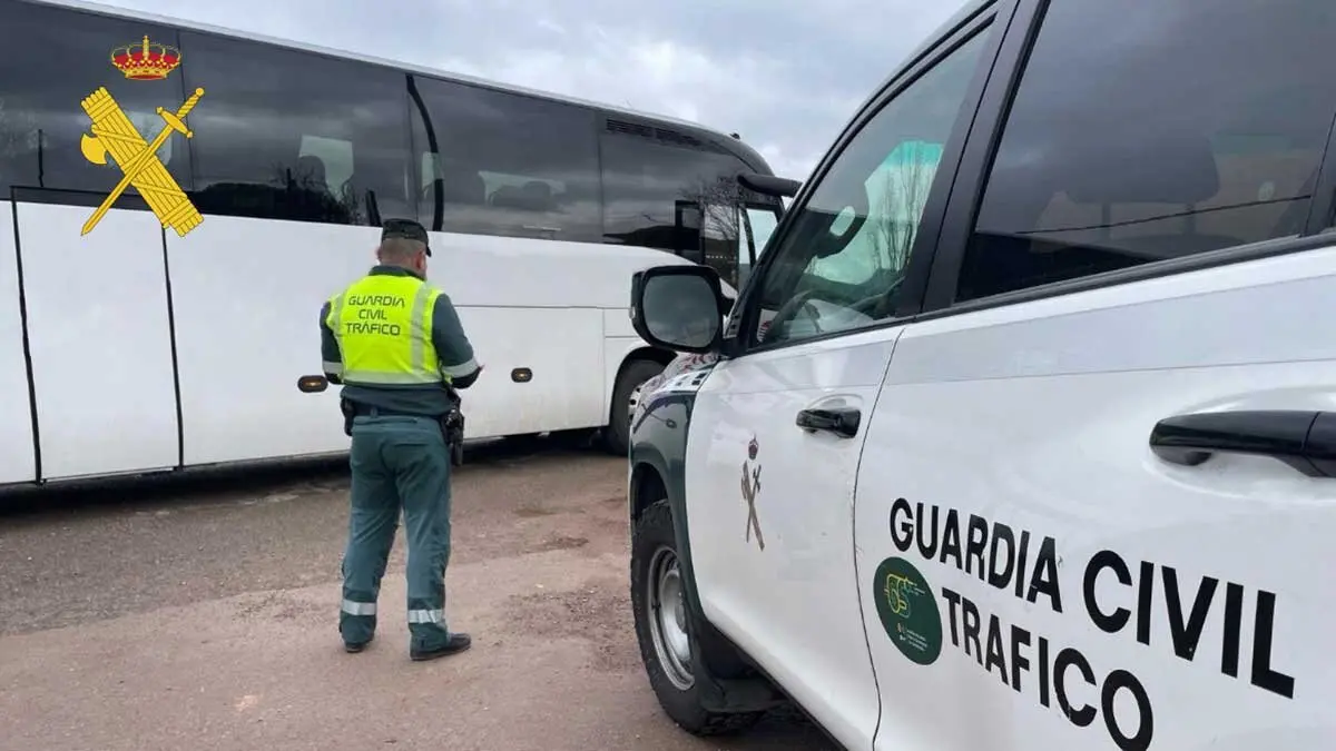 La Guardia Civil de Teruel detuvo al conductor de un autob&uacute;s con 56 personas a bordo que iba drogado de coca&iacute;na y THC.
