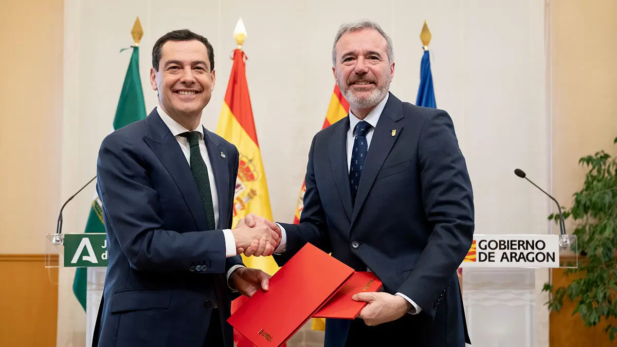Firma del acuerdo en el Pignatelli. Foto: Fabi&aacute;n Sim&oacute;n (DGA)