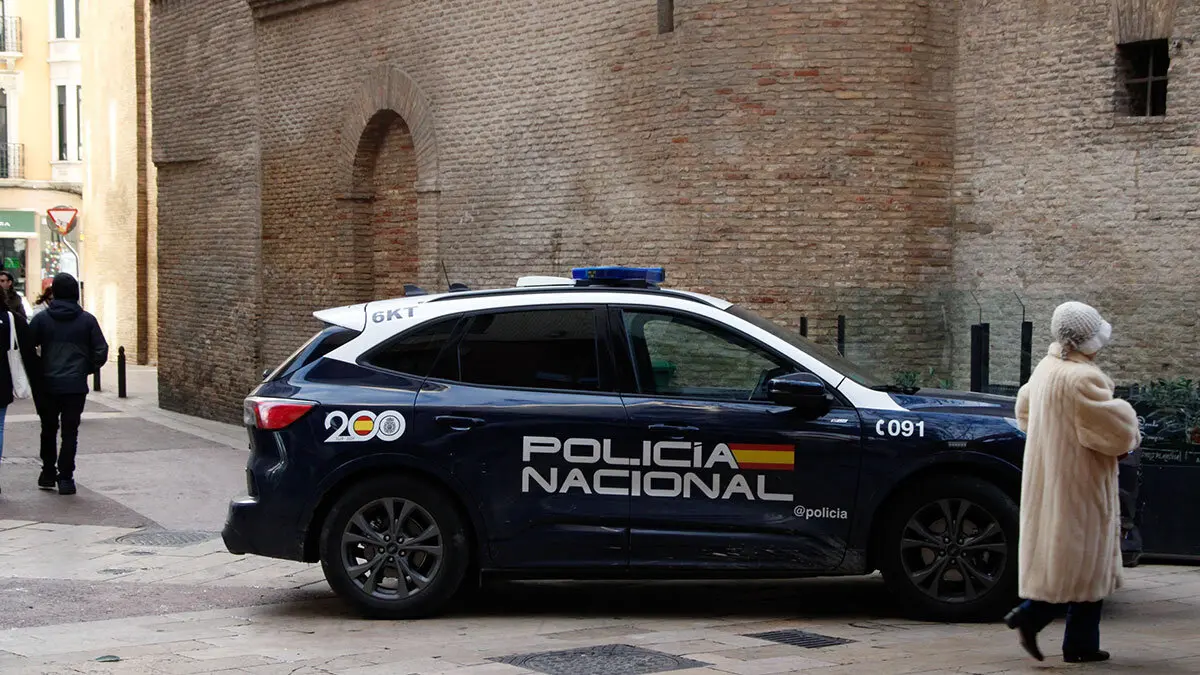 Coche de la Polic&iacute;a Nacional en Zaragoza. Foto: Pilar &Aacute;lvarez