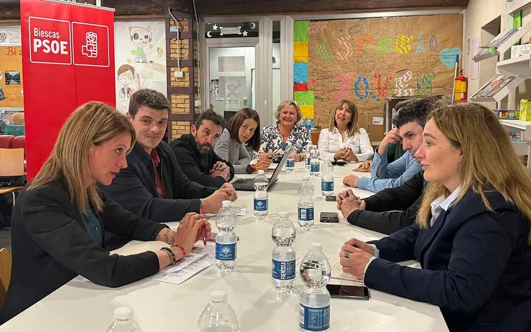 Reuni&oacute;n de representantes socialistas del Alto Arag&oacute;n este lunes en Biescas. Foto: PSOE