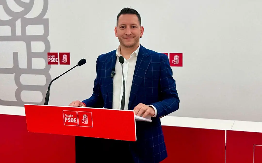 El alcalde de Quinto y portavoz de la Ejecutiva regional del PSOE, este s&aacute;bado, en rueda de prensa. Foto: PSOE Arag&oacute;n