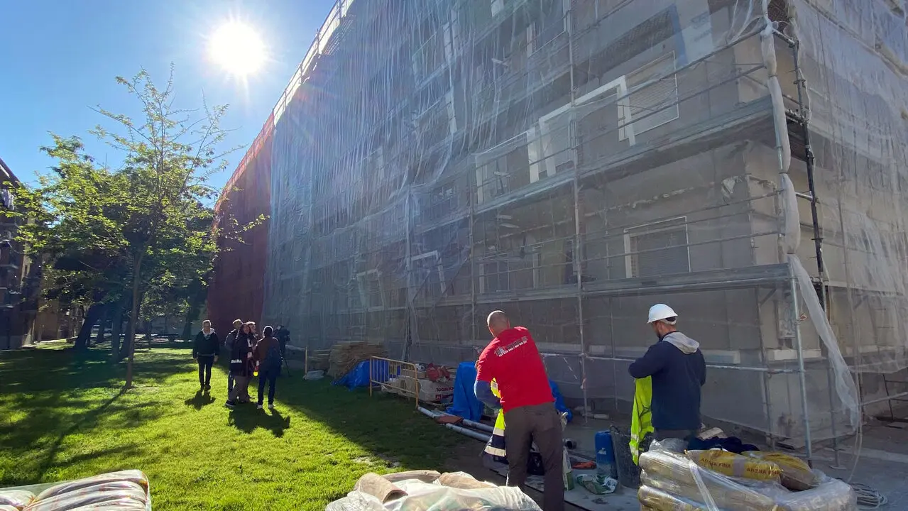 Rehabilitaci&oacute;n de viviendas en un edificio de Balsas de Ebro Viejo en el barrio del Picarral