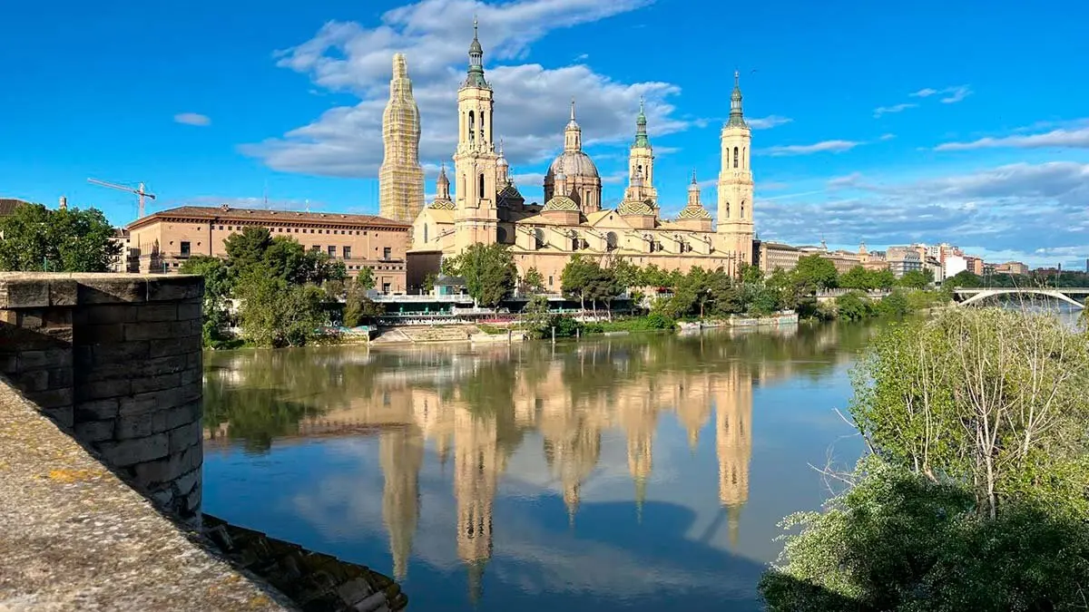 Imagen de archivo. El Ebro a su paso por Zaragoza