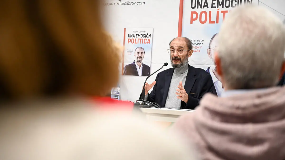 Lamb&aacute;n en la presentaci&oacute;n de su libro. Foto: PSOE
