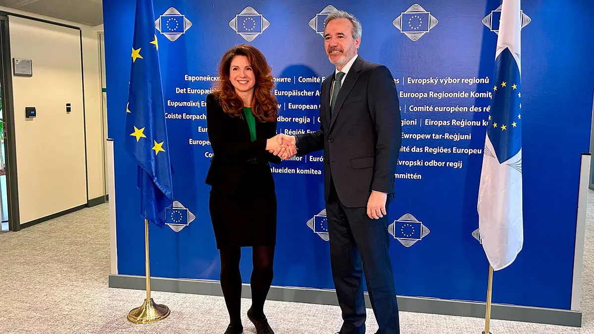 Azc&oacute;n y la presidenta del Comit&eacute;. Foto: DGA