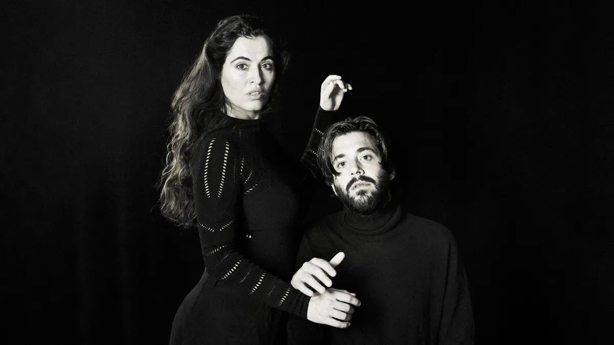 El alma del espect&aacute;culo es un disco conjunto que incluye canciones in&eacute;ditas escritas por compositores cercanos a ambos int&eacute;rpretes, como Jorge Drexler, Lu&iacute;sa Sobral o Lau Noah