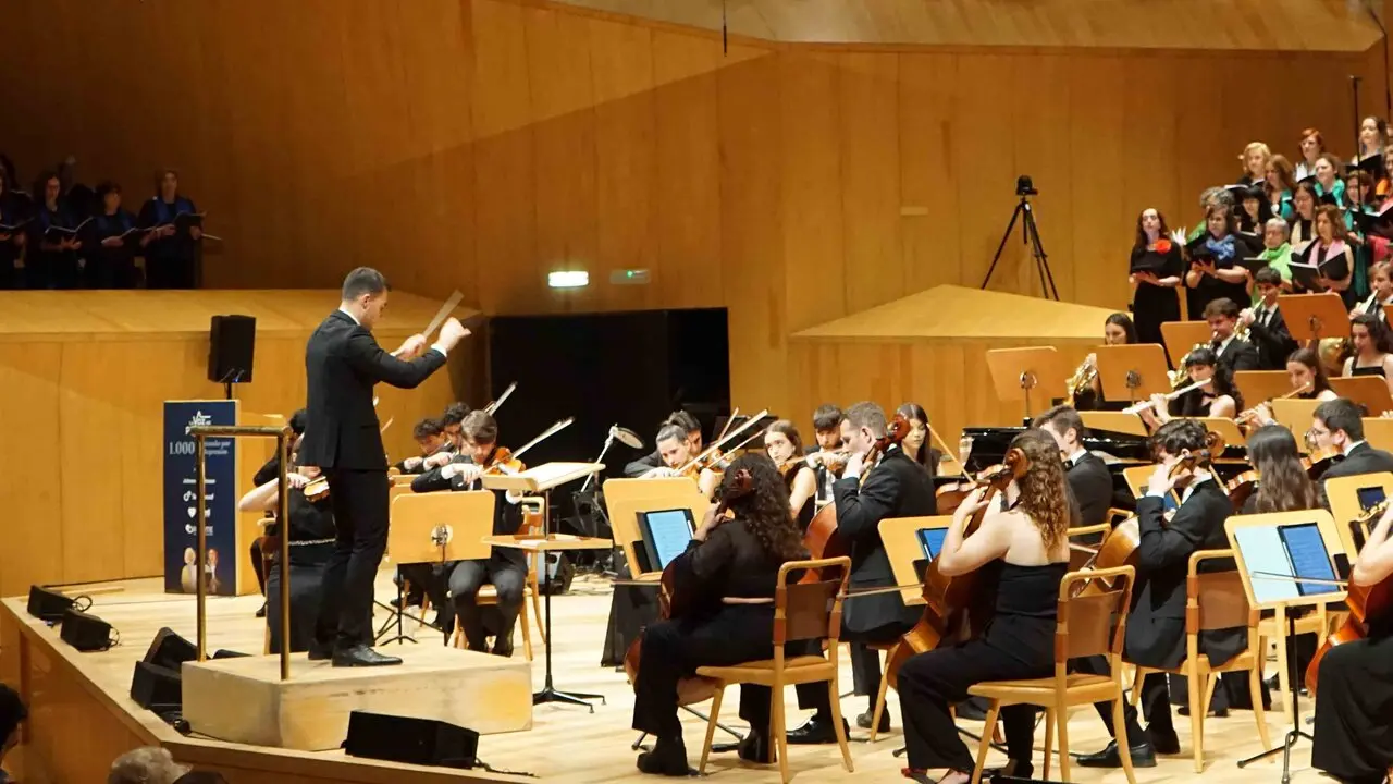 La iniciativa solidaria organizada por Asapme Arag&oacute;n y otras entidades ha reunido al coro "La Voz del Paciente" en el concierto