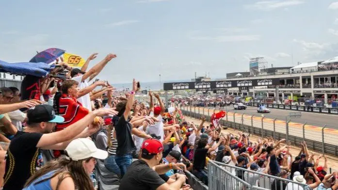 La Grada 3B ser&aacute; la protagonista con los hermanos M&aacute;rquez pugnando por el t&iacute;tulo. Foto: MotorLand Arag&oacute;n.