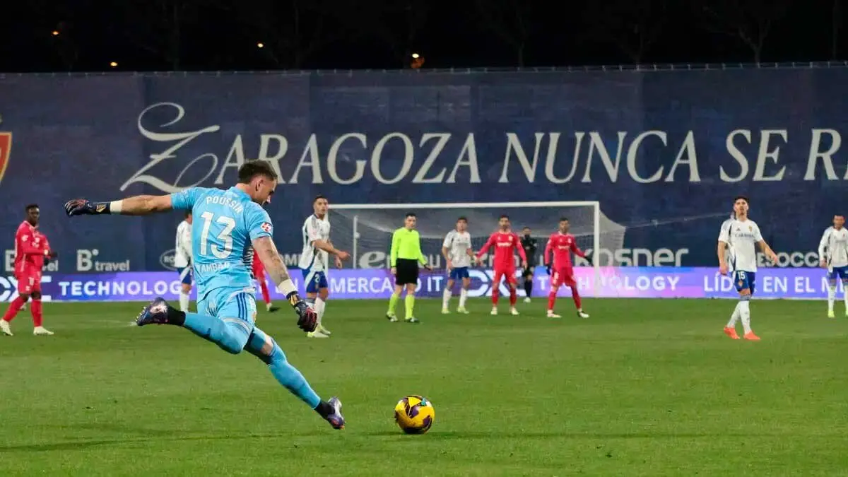 El Real Zaragoza quiere ahora el fichaje de un portero con experiencia. Foto: Pilar &Aacute;lvarez