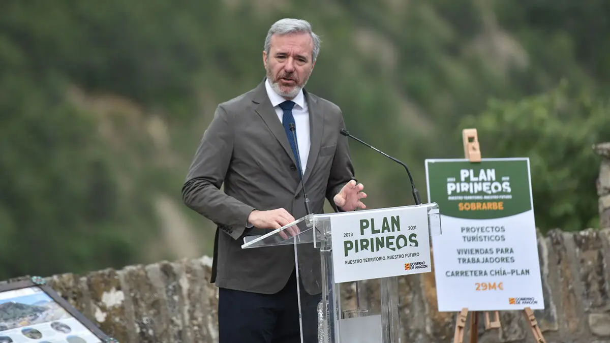 Azc&oacute;n durante las declaraciones en Benasque. Foto: Fabi&aacute;n Sim&oacute;n (DGA)