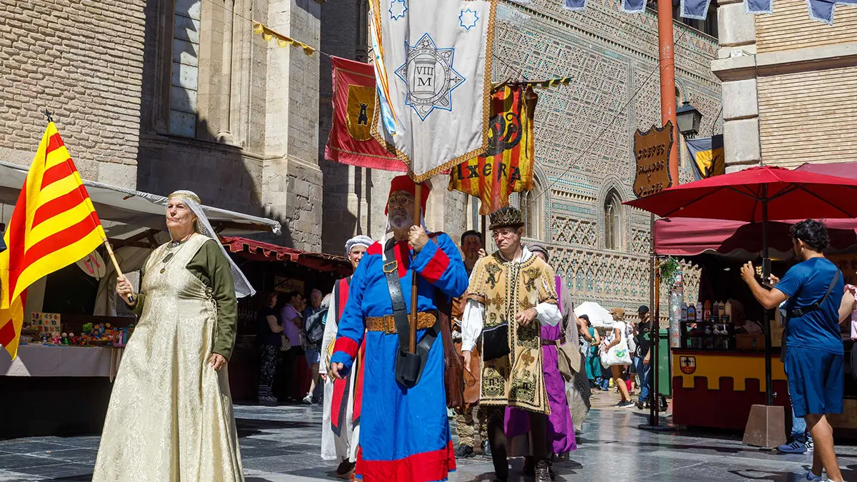 Con m&aacute;s de 200 actividades entre teatro, m&uacute;sica, artesan&iacute;a, combates y talleres, el mercado convertir&aacute; plazas, calles y puentes en un aut&eacute;ntico zoco de sensaciones y aprendizajes