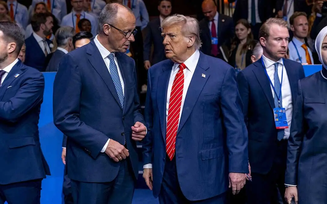 Donald Trump este mi&eacute;rcoles en La Haya junto al canciller alem&aacute;n, Friedrich Merz | Foto de la OTAN