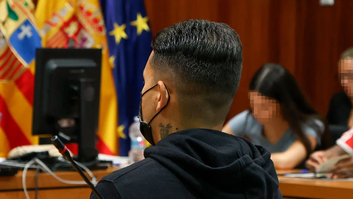 El autor del brutal asesinato en el barrio Las Fuentes de Zaragoza, durante el juicio. Foto: Pilar &Aacute;lvarez.