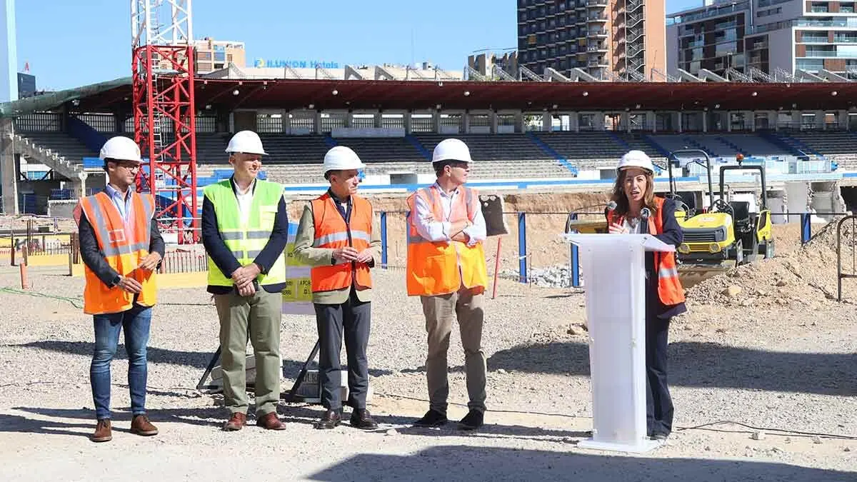 Natalia Chueca ha visitado las obras de La Romareda. Foto: Pilar &Aacute;lvarez
