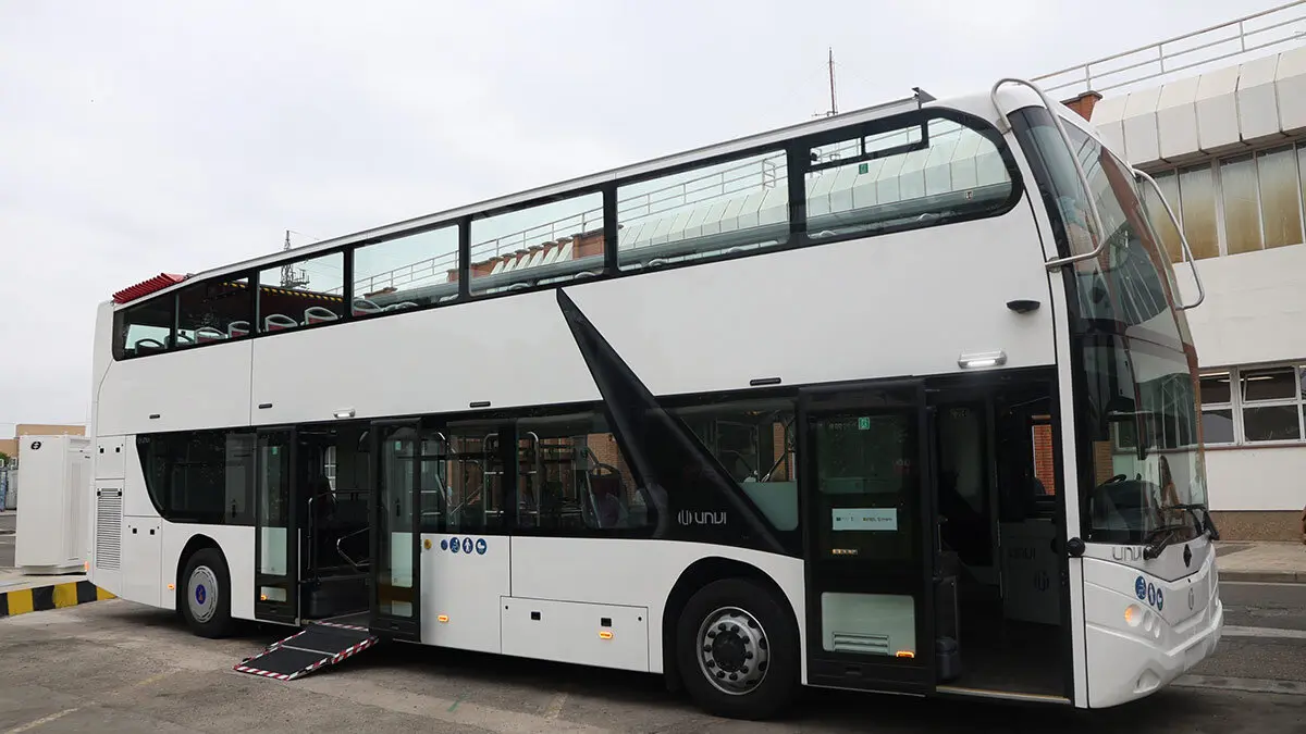 nueva-flota-bus-tur&iacute;stico-2