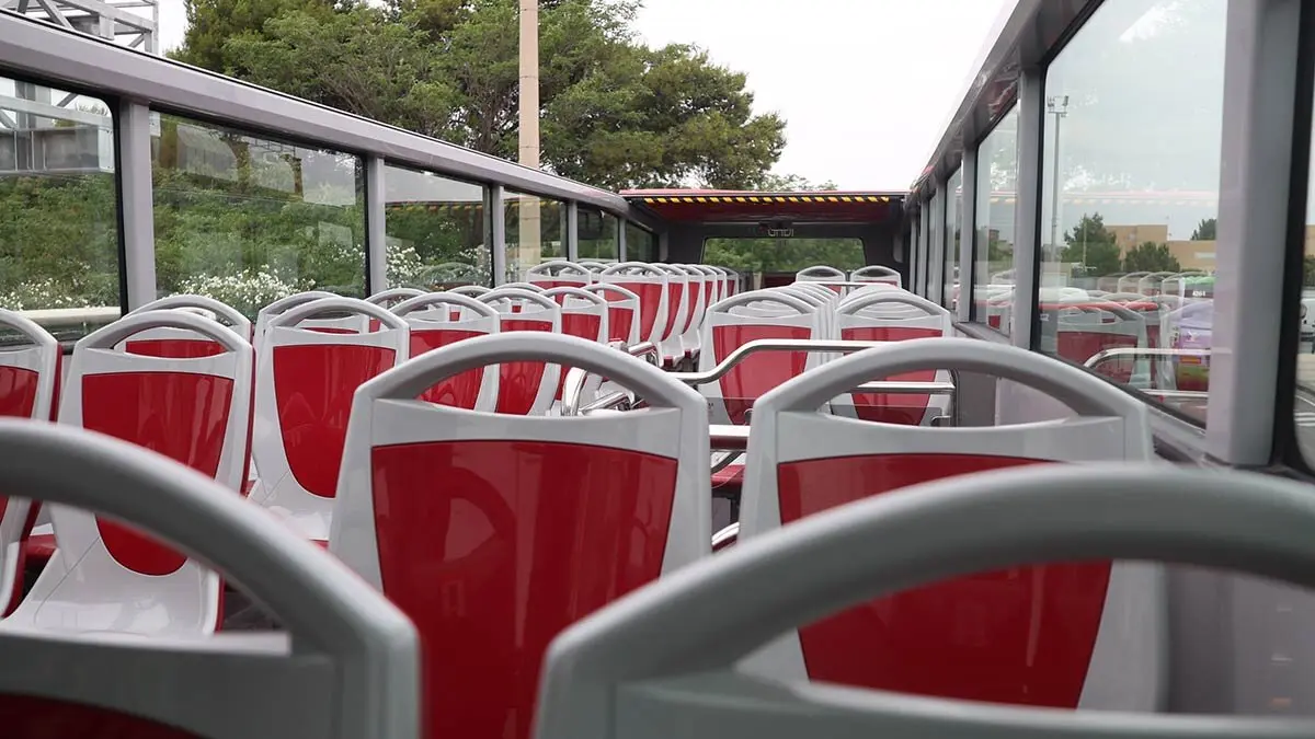 nueva-flota-bus-tur&iacute;stico-12