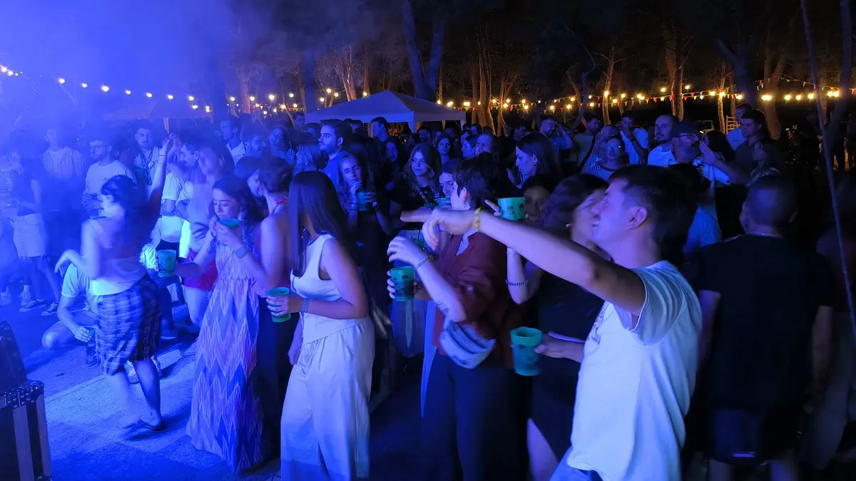 Parte-del-p&uacute;blico-asistente-durante-la-noche