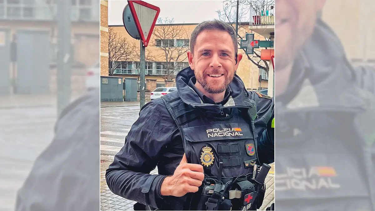 El agente Sergio Almingol, que se encontraba fuera de servicio y practicando nataci&oacute;n en la zona, observ&oacute; c&oacute;mo un joven se alejaba a nado hacia las boyas