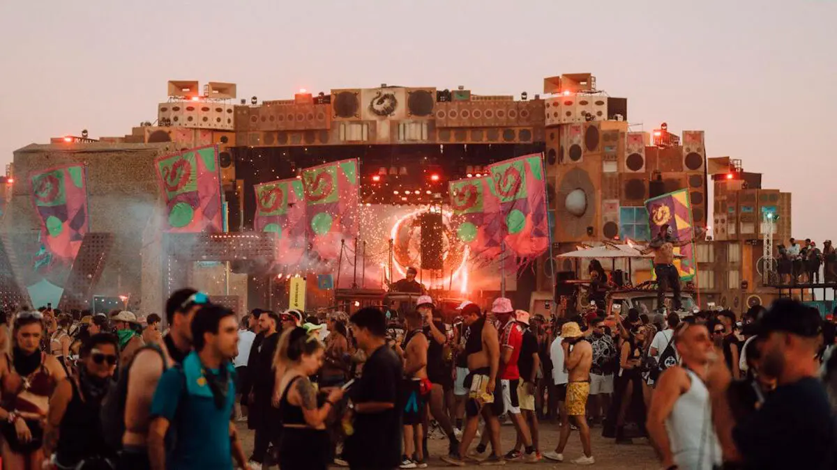 Durante 22 horas sin interrupci&oacute;n, los beats se apoderaron del paisaje &aacute;rido de Fraga con un cartel que reuni&oacute; a m&aacute;s 150 artistas. Foto: Monegros Desert Festival