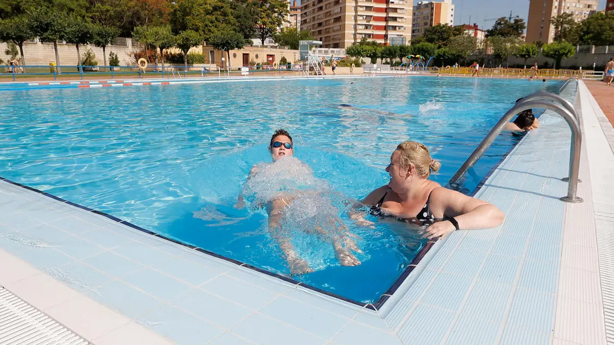 Horarios y precios de la piscina m&aacute;s grande de Zaragoza. Foto: Ayuntamiento de Zaragoza