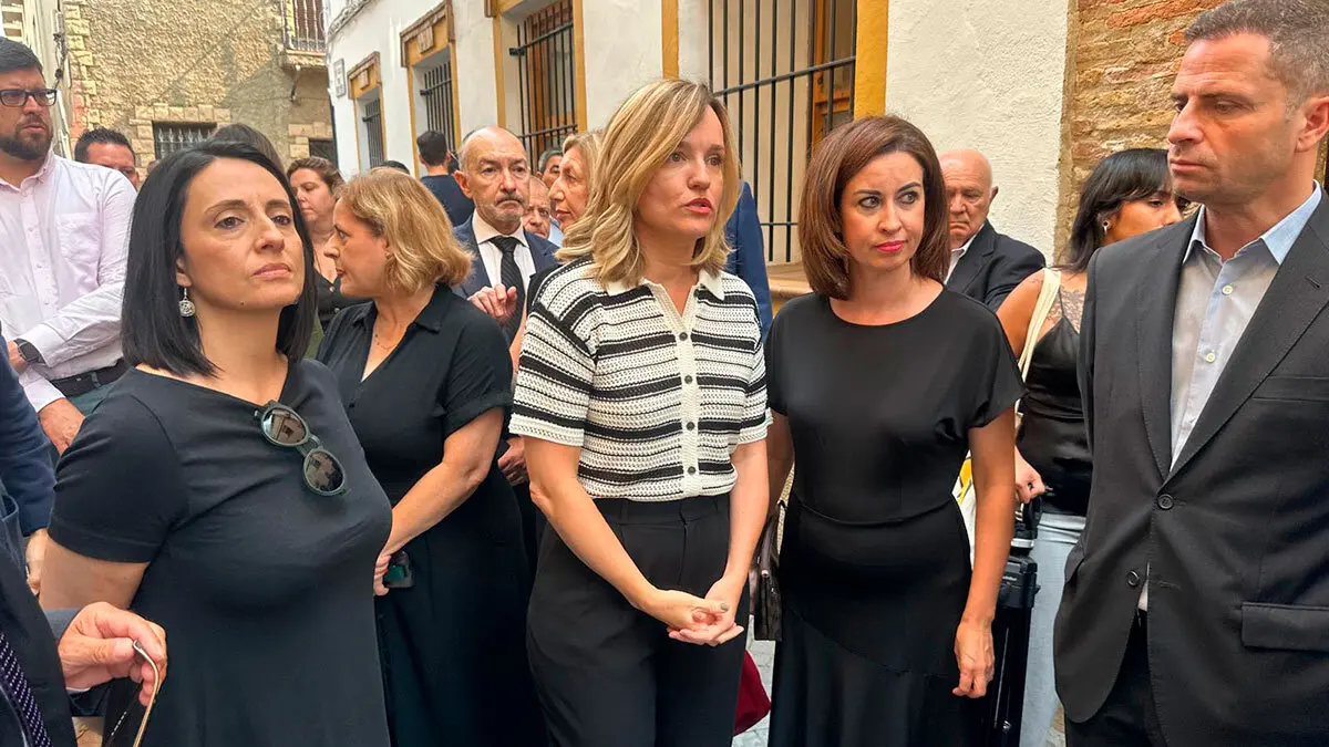 Pilar-Alegr&iacute;a,-junto-a-Teresa-Ladrero-y-Rebeca-Torr&oacute;-hoy-16-en-Ejea-(PSOE-Arag&oacute;n)