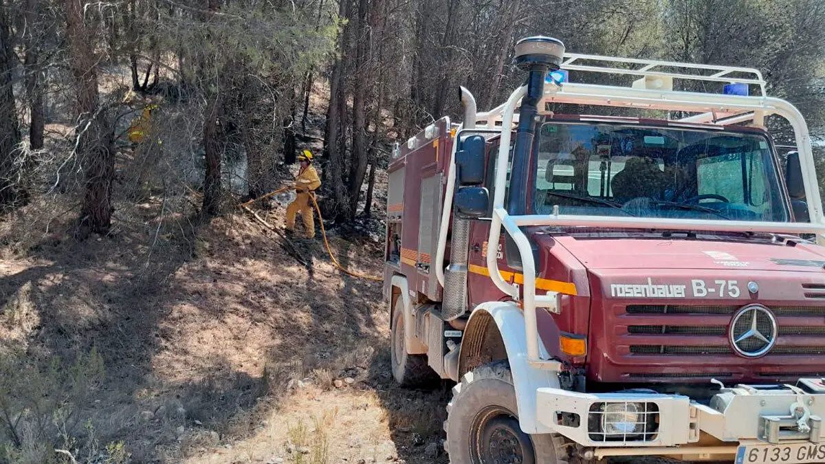 Bomberos en el incendio de Ateca de 2022. Foto: AD