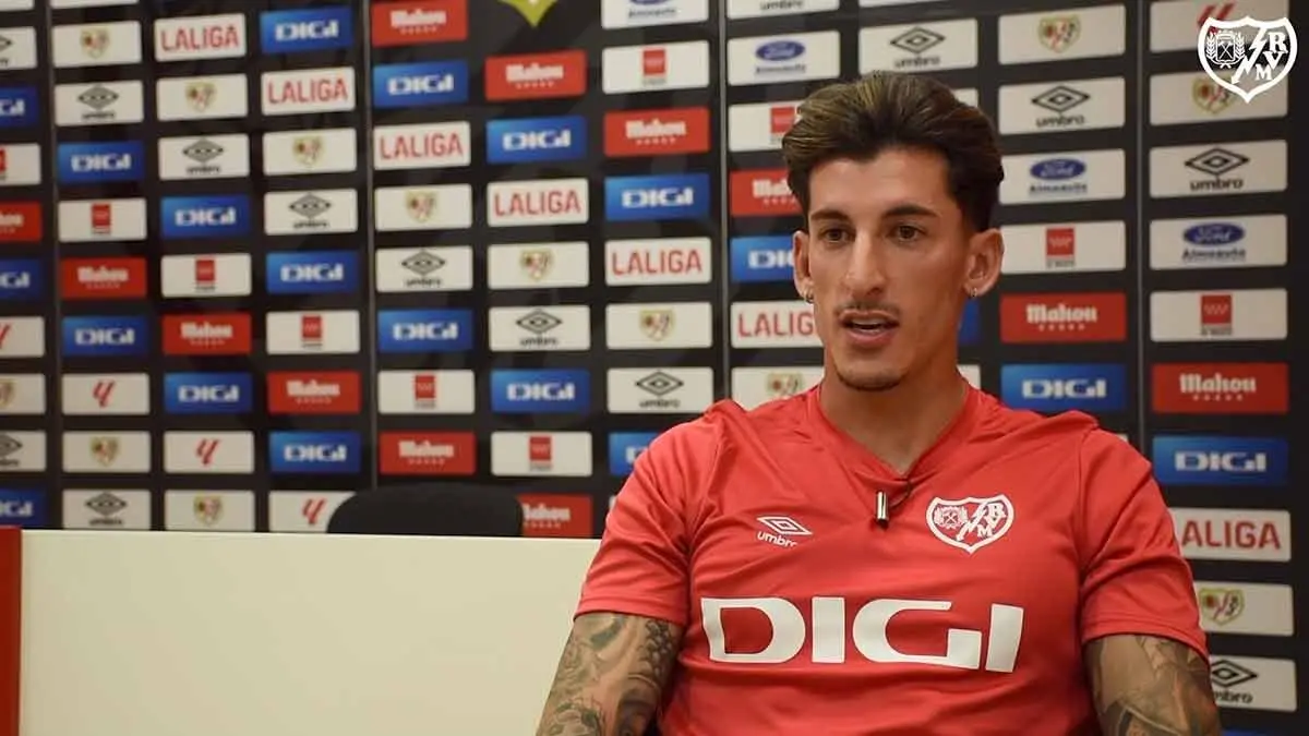 Dani C&aacute;rdenas, en una entrevista con el Rayo. Foto: Rayo Vallecano