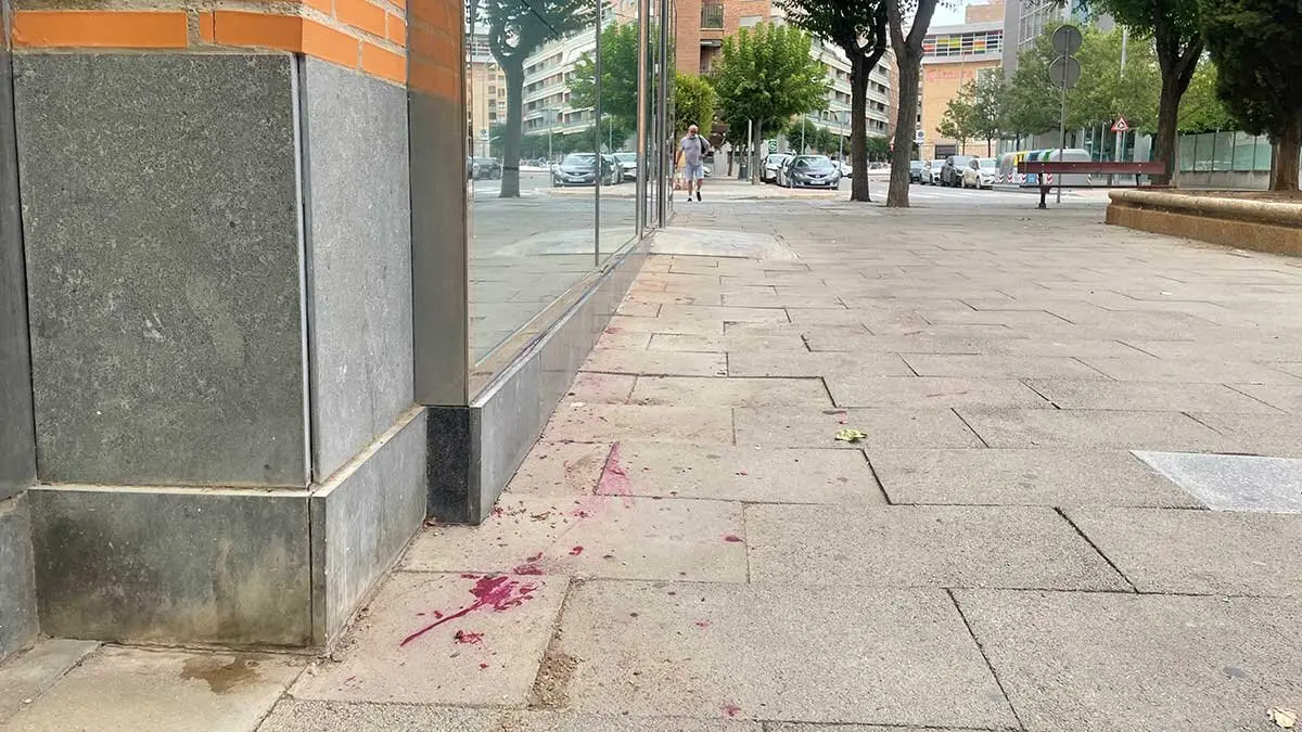 Dan con el autor del acto vand&aacute;lico a la sede del PP en Huesca el pasado agosto.