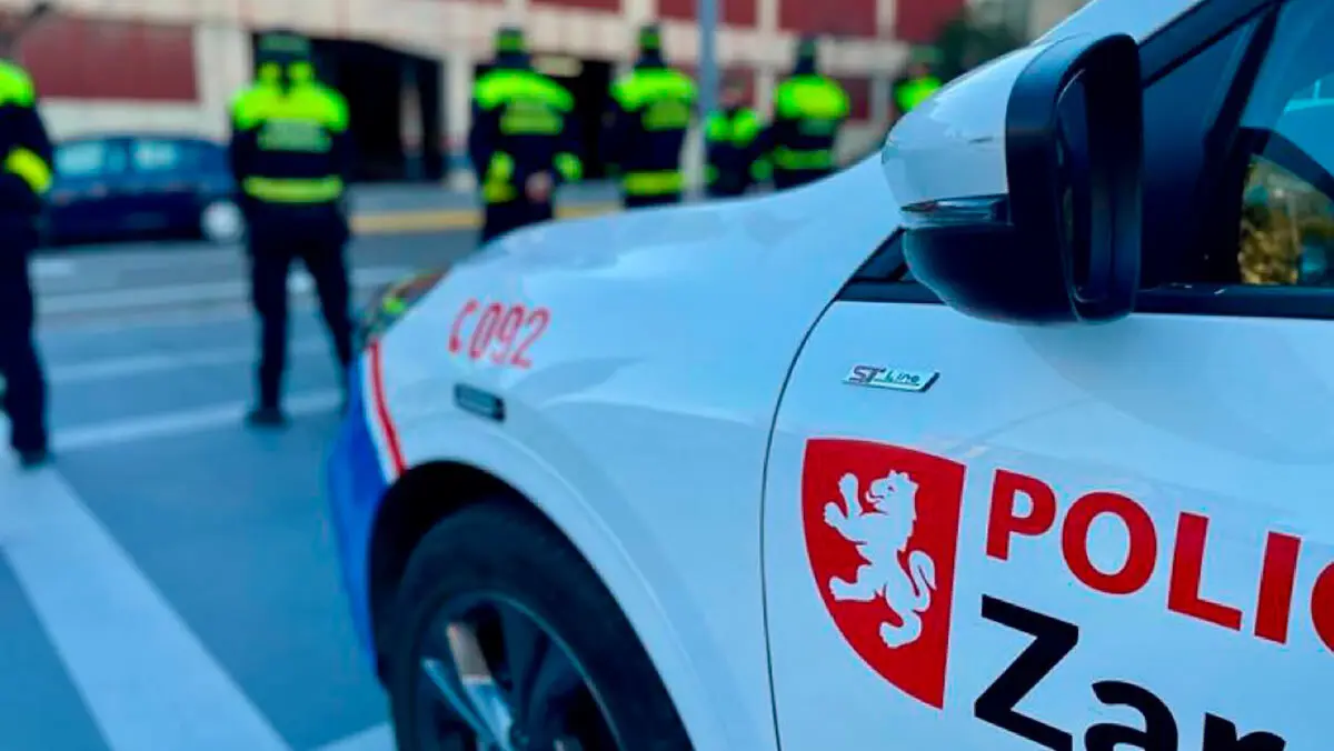Polic&iacute;a Local de Zaragoza detuvo a un hombre ebrio y que circulaba en direcci&oacute;n contraria por el Arrabal. Foto de Archivo.