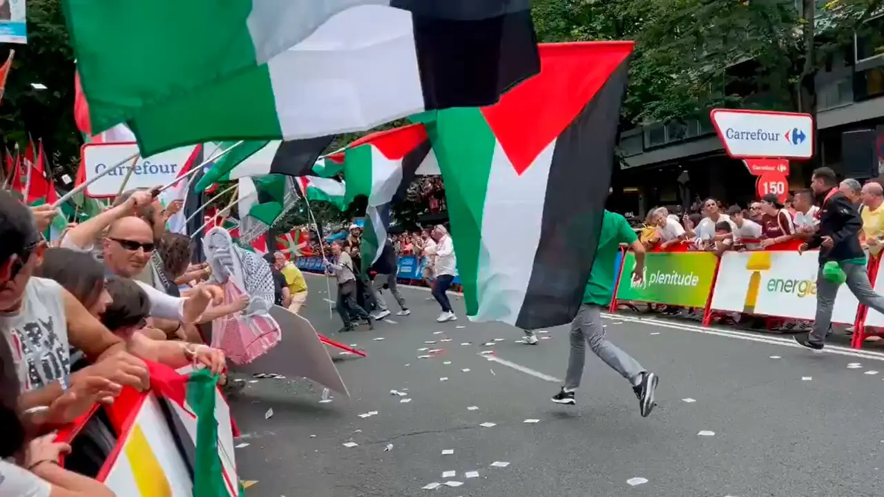 La Vuelta Ciclista 2025 a su paso por Bilbao.