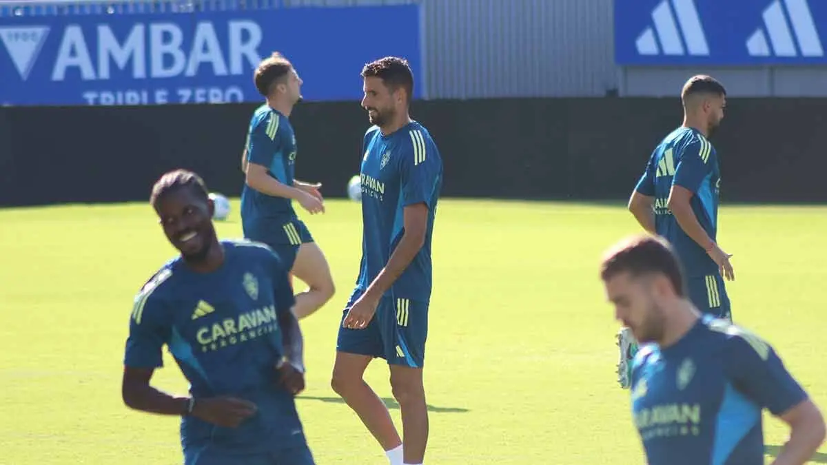 Los nuevos fichajes, entre ellos Paul, entrenan con el Real Zaragoza. Foto: Pilar &Aacute;lvarez