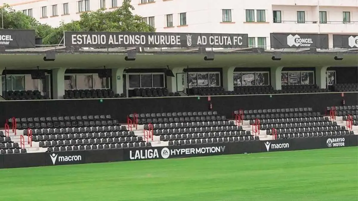 Imagen del Estadio Municipal Alfonso Murube, donde debe jugar el Real Zaragoza en dos jornadas. Foto: A.D. Ceuta