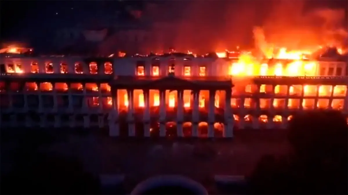 As&iacute; qued&oacute; el Palacio Presidencial en Nepal luego de la revuelta popular. Fuente: @MundoEConflicto / X