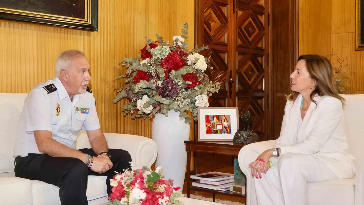 Lo ha anunciado la alcaldesa de Zaragoza, Natalia Chueca, durante la visita institucional que ha realizado al jefe superior de la Polic&iacute;a Nacional en Arag&oacute;n, Florentino Mart&iacute;n Gala, con motivo de su pr&oacute;xima jubilaci&oacute;n