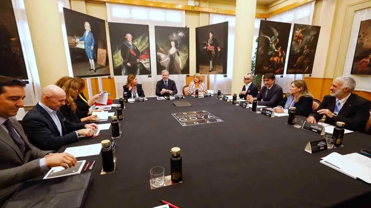 La petici&oacute;n se ha hecho p&uacute;blica tras la primera reuni&oacute;n de la Comisi&oacute;n Auton&oacute;mica del Bicentenario, presidida por el presidente aragon&eacute;s, Jorge Azc&oacute;n, y en la que tambi&eacute;n ha participado la alcaldesa, Natalia Chueca, como vicepresidenta