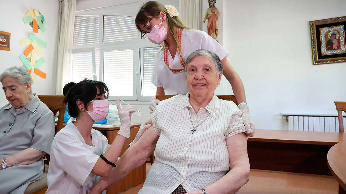 vacunaci&oacute;n, gripe, covid, mayores