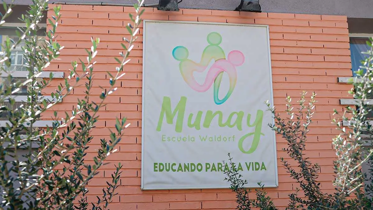 Entrada a la escuela infantil privada Waldorf Munay, en el Arrabal de Zaragoza. Foto: P. A.