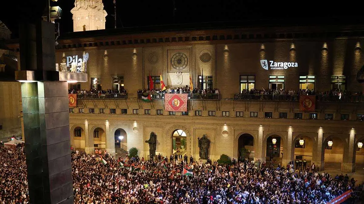 pregon-paula-ortiz-zaragoza-natalia-chueca-pol&eacute;mica