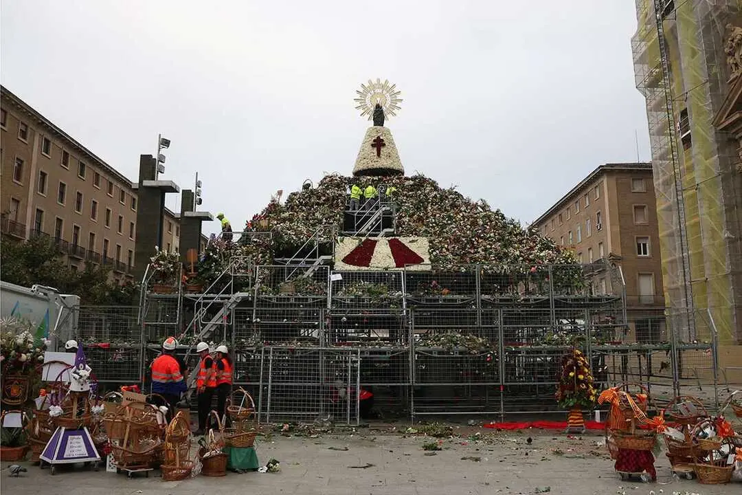 retirada-flores-manto-virgen-8