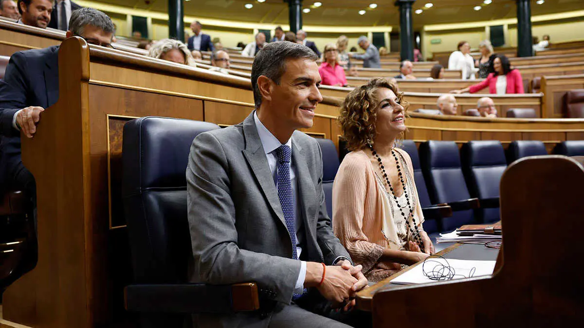 S&aacute;nchez y la ministra Montero. Foto: Pool Congreso de los Diputados