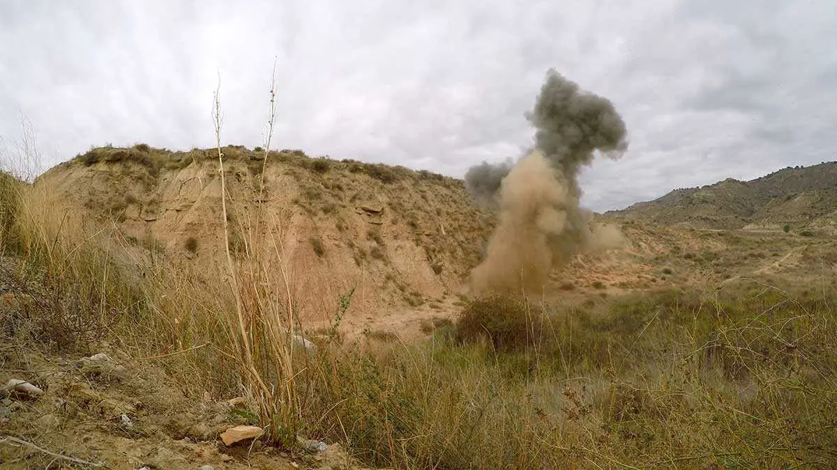 El artefacto fue trasladado al campo de tiro de Fornillos, donde se llev&oacute; a cabo una explosi&oacute;n controlada y segura por los TEDAX. Fuente: Polic&iacute;a Nacional